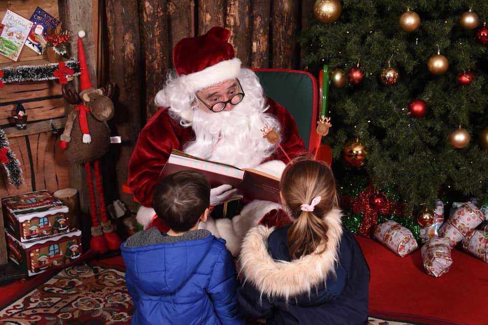 santa-reading-to-kids